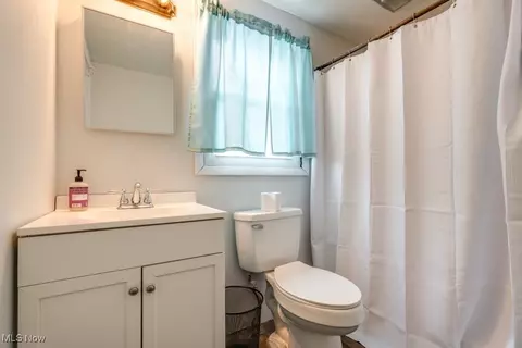 Bath - 342 Arlington Ave NW, Canton, OH 44708 photo 1 of 3