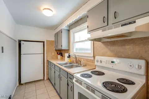 Kitchen - 342 Arlington Ave NW, Canton, OH 44708 photo 4 of 4
