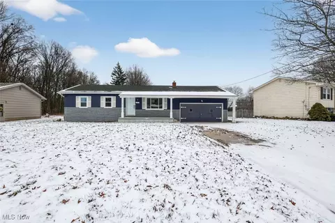 2215 Frostwood Dr, Austintown, OH 44515