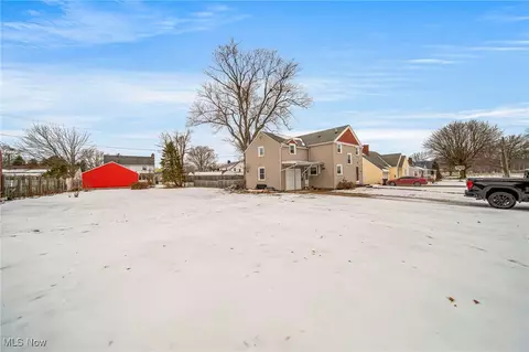 Exterior - 3129 Lincoln Dr, Ashtabula, OH 44004 photo 3 of 10
