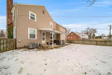 Exterior - 3129 Lincoln Dr, Ashtabula, OH 44004 photo 6 of 10