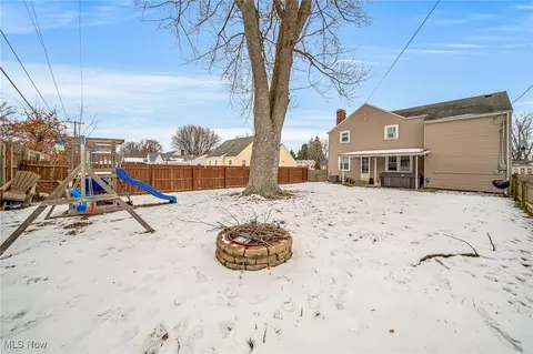 Exterior - 3129 Lincoln Dr, Ashtabula, OH 44004 photo 10 of 10