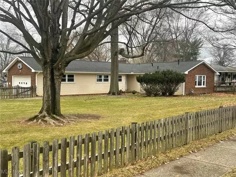 625 Shaker Dr, Medina, OH 44256
