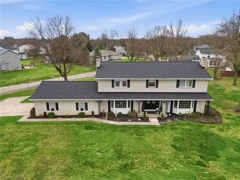 310 Tonawanda Trl SW, Hartville, OH 44632
