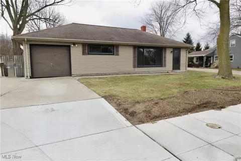 4440 E Lake Rd, Sheffield Lake, OH 44054