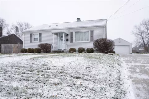 274 E State St, Barberton, OH 44203
