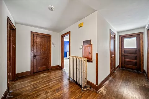 Entry Way - 977 W Prospect Rd, Ashtabula, OH 44004 photo 6 of 7