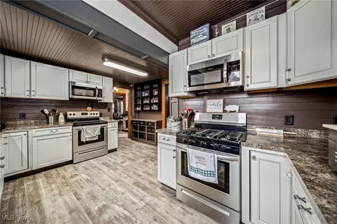 Kitchen - 977 W Prospect Rd, Ashtabula, OH 44004 photo 3 of 4