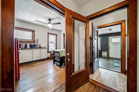 Entry Way - 977 W Prospect Rd, Ashtabula, OH 44004 photo 4 of 7
