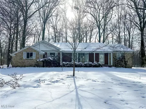 706 Shadowood Ln SE, Howland, OH 44484