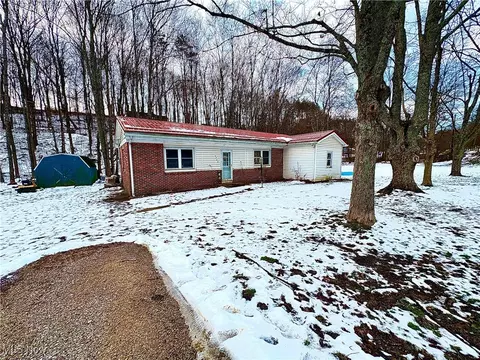4542 Bloomfield Rd, Cambridge, OH 43725