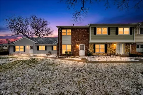 2095 Beechtree Dr, Uniontown, OH 44685