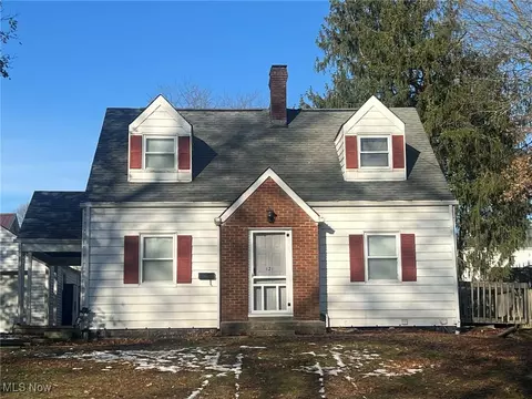 121 Park Dr, Saint Clairsville, OH 43950