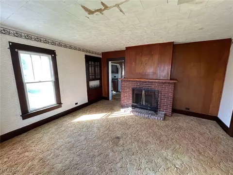 Living - 322 And 318 3rd St, Beverly, OH 45715 photo 5 of 7
