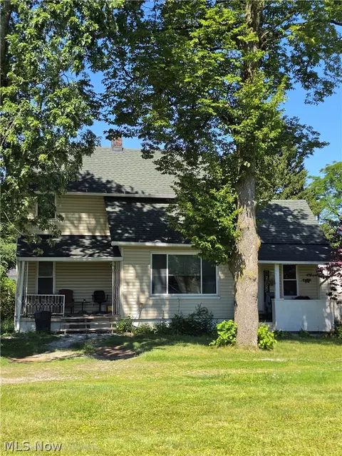21082 Westwood Dr, Strongsville, OH 44149