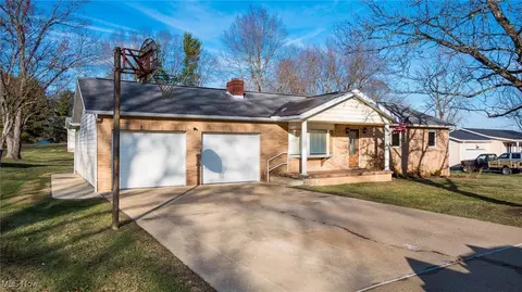 1675 Nob Hill Rd, Zanesville, OH 43701