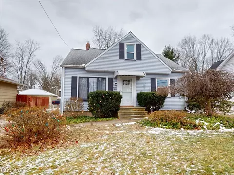4587 Wood St, Willoughby, OH 44094