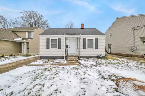 1677 Mapledale Rd, Wickliffe, OH 44092