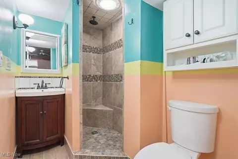 Bath - 3485 Brunk Rd, Akron, OH 44312 photo 3 of 3