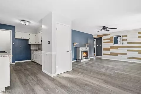 Living - 3485 Brunk Rd, Akron, OH 44312 photo 3 of 3