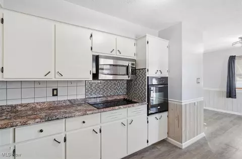 Kitchen - 3485 Brunk Rd, Akron, OH 44312 photo 2 of 4