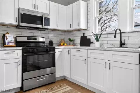 Kitchen - 2250 Eschtruth St, Elyria, OH 44035 photo 2 of 3