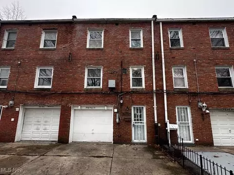 4042 Northfield Rd, Highland Hills, OH 44122