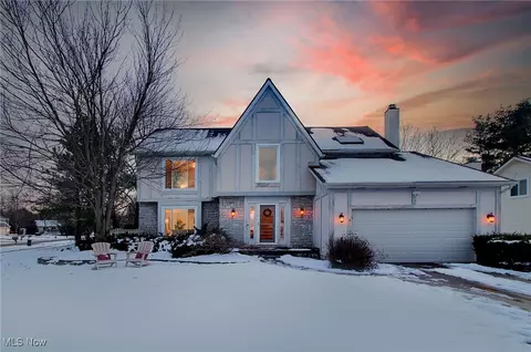 20239 Beechwood Ln, Strongsville, OH 44149