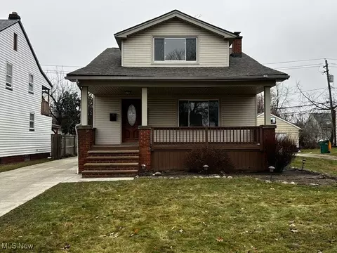 20517 Raymond St, Maple Heights, OH 44137