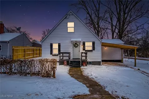 32 29th St SW, Barberton, OH 44203