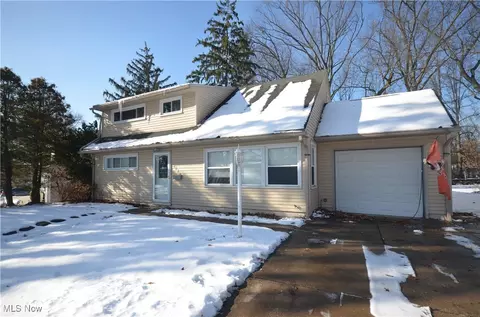 3095 Prior Dr, Cuyahoga Falls, OH 44223