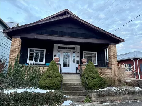 214 N Dawson St, Uhrichsville, OH 44683