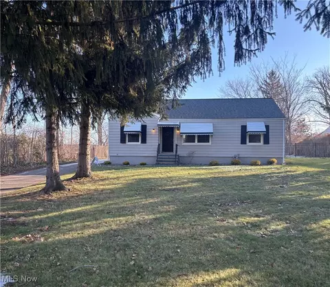 2771 Stark Dr, Willoughby Hills, OH 44094