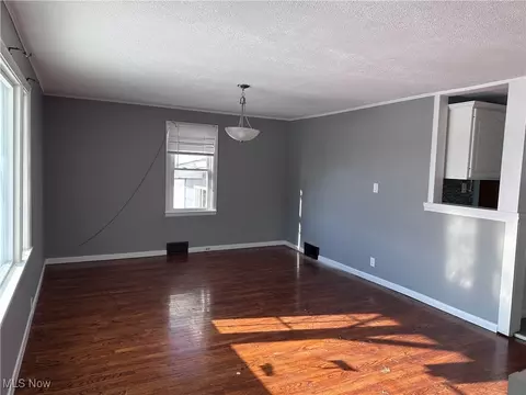 Living - 2117 W 19th St, Ashtabula, OH 44004 photo 3 of 9