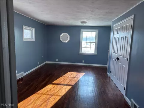 Bedroom - 2117 W 19th St, Ashtabula, OH 44004 photo 3 of 4