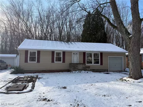 42141 Emerson Ct, Elyria, OH 44035 photo 2