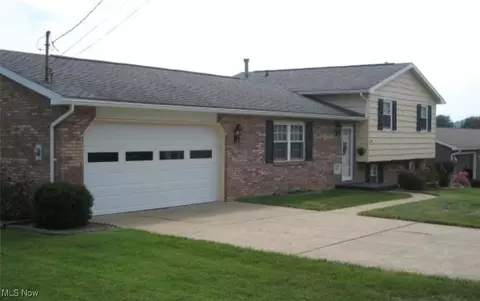 27 Walnut Grv, Washington, WV 26181