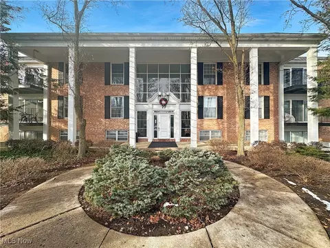 77 Atterbury Blvd #208, Hudson, OH 44236