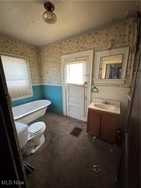 Bath - 1041 Diagonal Rd, Akron, OH 44320 photo 2 of 2