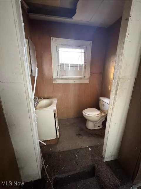 Bath - 1041 Diagonal Rd, Akron, OH 44320 photo 1 of 2