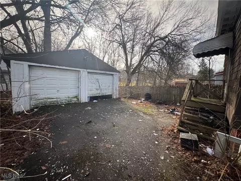 Exterior - 1041 Diagonal Rd, Akron, OH 44320 photo 2 of 3