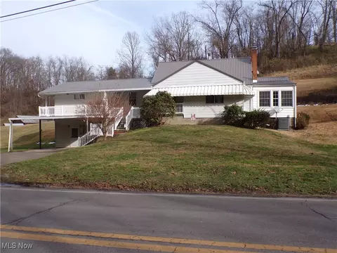 1129 Pike St, Parkersburg, WV 26101