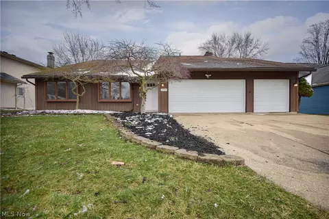 17134 Rabbit Run Dr, Strongsville, OH 44136