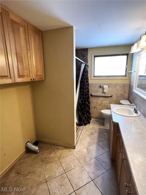 3576 Donegal Dr NE, Canton, OH 44721 photo 4