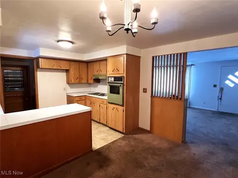 3576 Donegal Dr NE, Canton, OH 44721 photo 6