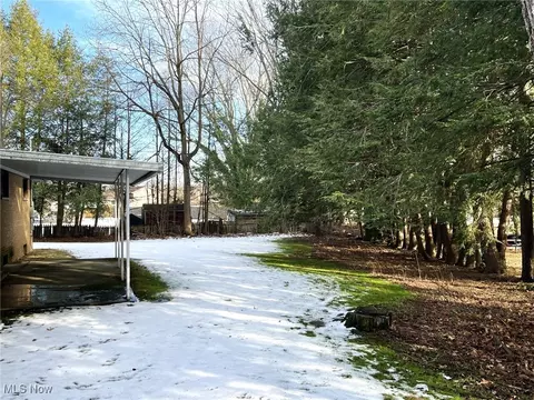 3576 Donegal Dr NE, Canton, OH 44721 photo 3