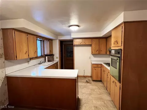 3576 Donegal Dr NE, Canton, OH 44721 photo 7