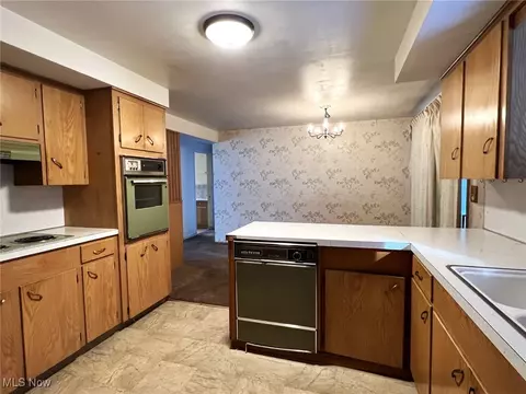 3576 Donegal Dr NE, Canton, OH 44721 photo 8