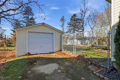 1403 Ohio Ave, Ashtabula, OH 44004 photo 4