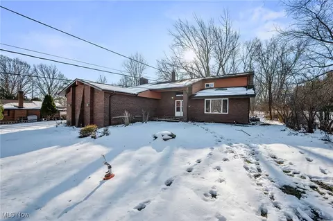 2715 W Pleasant Valley Rd, Parma, OH 44134